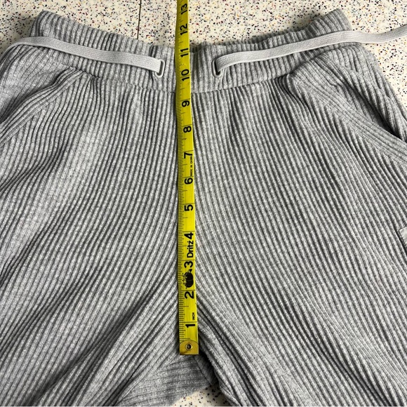 Alo Yoga Muse Sweatpant Joggers Ribbed Athletic Heather Grey Women’s Size S - Picture 9 of 10